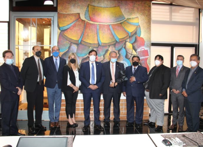 Asume nuevo presidente del IGSS