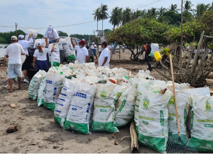 MARN recolecta 65 toneladas de desechos con el programa Playas Limpias