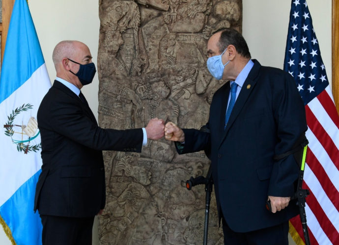 Presidente Giammattei se reúne con el secretario de Seguridad Nacional de EEUU