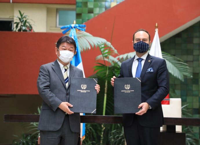 Cancilleres de Guatemala y Japón firman Canje de Notas para la reconstrucción por daños de Eta e Iota