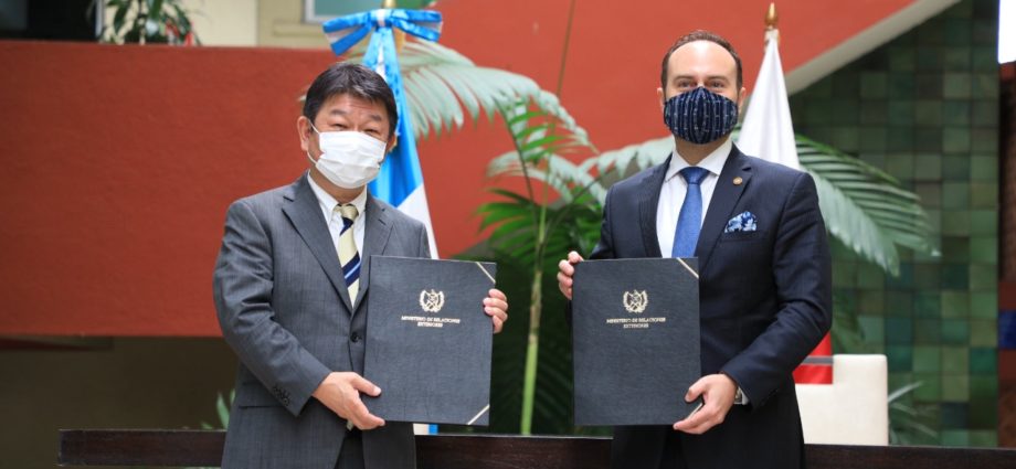 Cancilleres de Guatemala y Japón firman Canje de Notas para la reconstrucción por daños de Eta e Iota
