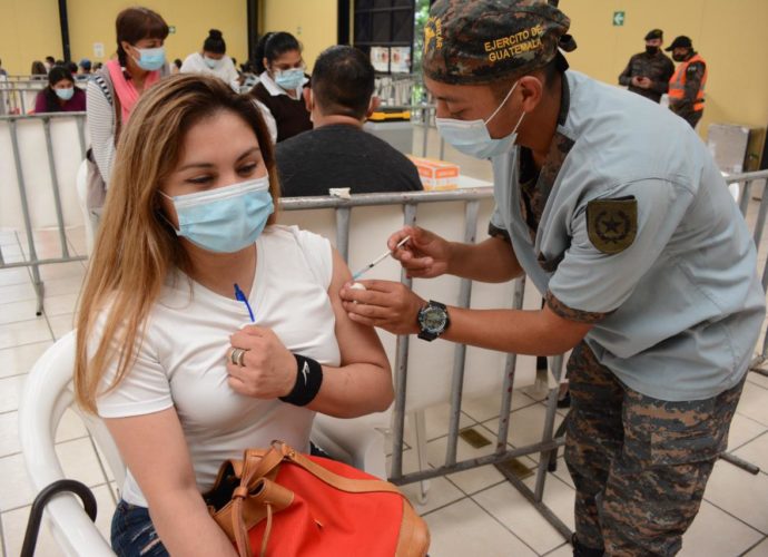 Salud: Más de 700 mil personas vacunadas contra COVID-19 en dos semanas