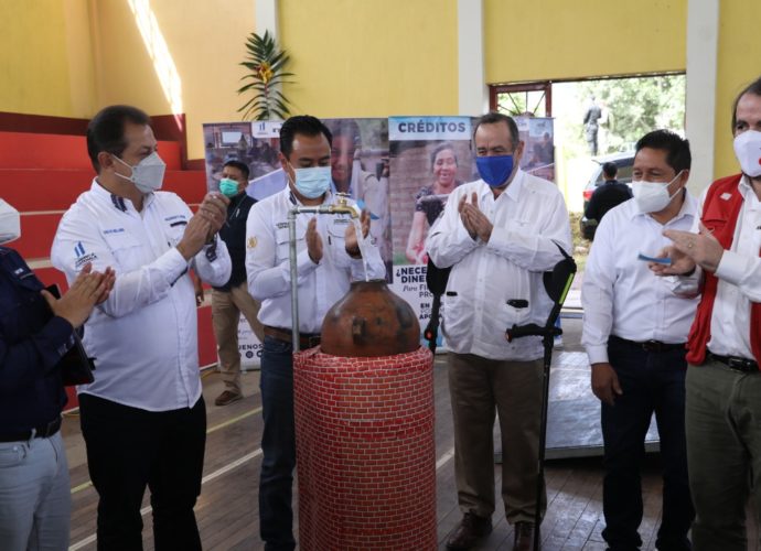 Población de San Cristóbal Cucho es beneficiada con proyectos de agua y saneamiento