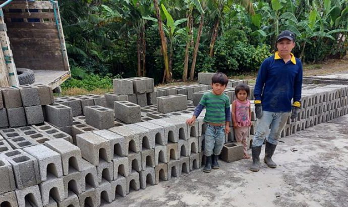 Entregan materiales para la construcción de 253 viviendas para familias damnificadas de las tormentas ETA e IOTA