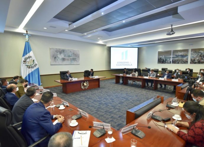 Presidente Giammattei da seguimiento a avances en proyectos municipales