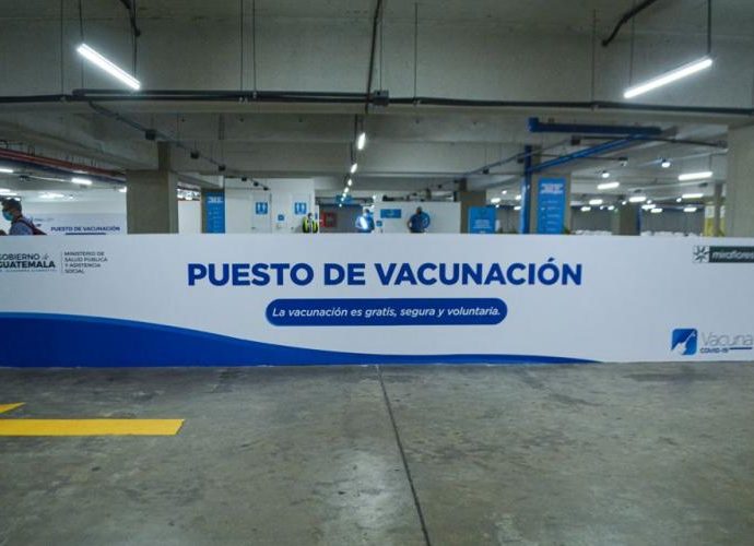 Puestos y horarios de vacunación región metropolitana para este 16 de agosto