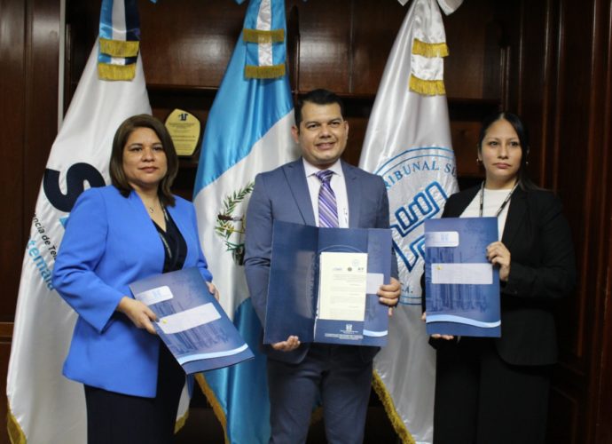 Instituciones firman convenio para fortalecer la transparencia y democracia