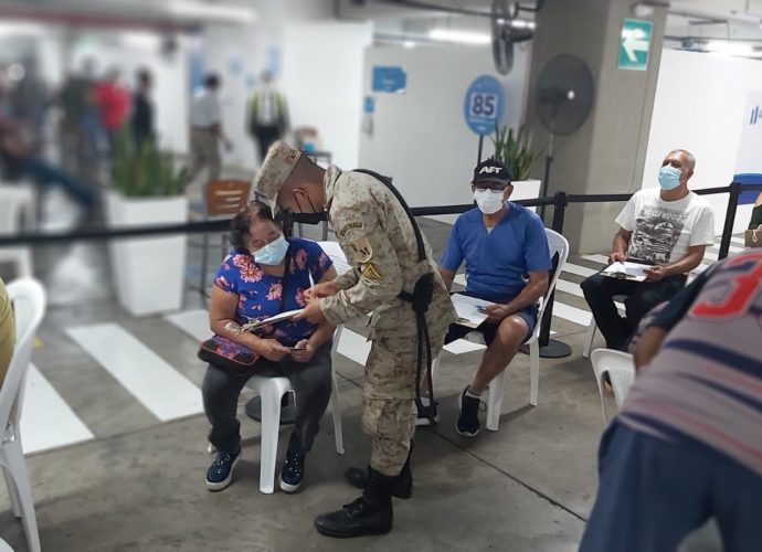 Ejército continúa apoyando vacunación de guatemaltecos contra COVID-19