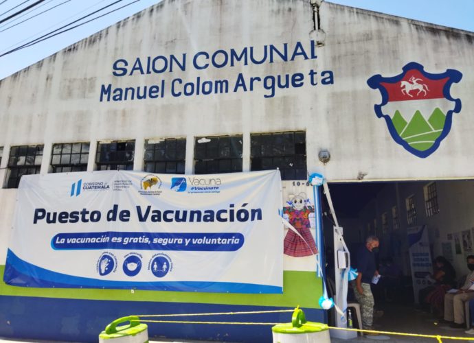 Centro de vacunación Salón comunal Manuel Colom Argueta estará habilitado este fin de semana