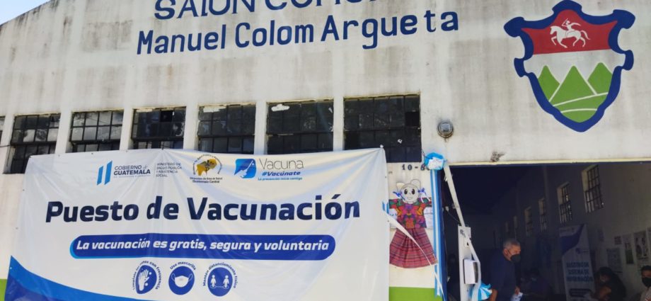 Centro de vacunación Salón comunal Manuel Colom Argueta estará habilitado este fin de semana