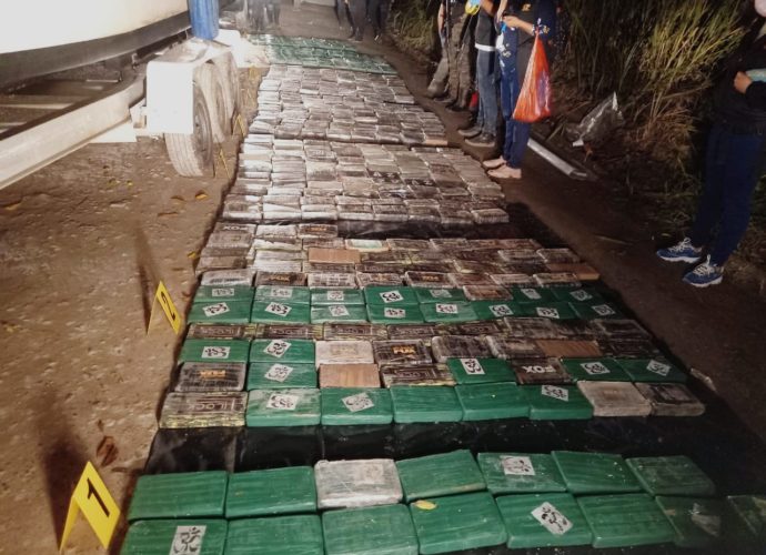 Duro golpe al narco: 515 paquetes de cocaína incautados en caletas de lancha