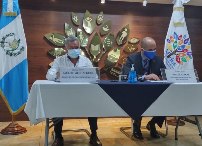 Mides recibe equipo técnico para el Registro Social de Hogares por parte de PNUD