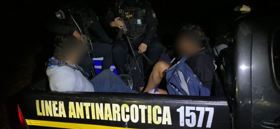 Lancha interceptada por Fuerza Naval Especial escondía 650 kilos de cocaína