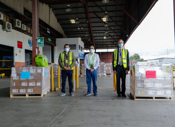 Arribo de 489 mil 600 dosis de AstraZeneca