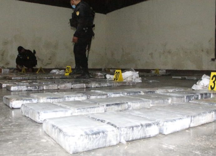 Decomisan en Petén más de una tonelada de cocaína