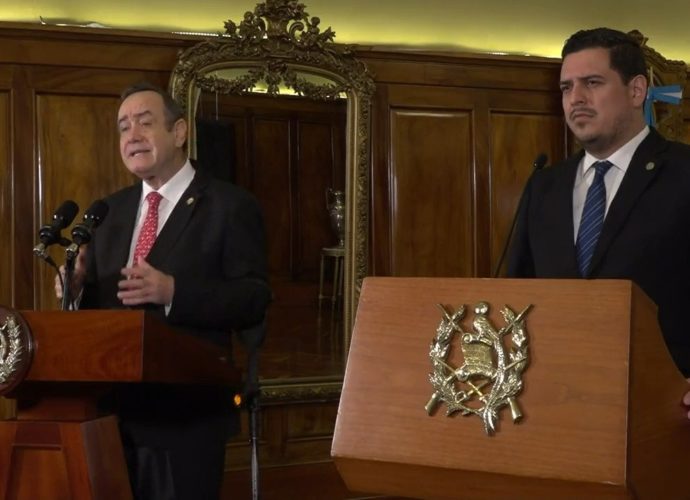 Gobierno anuncia aumento al salario mínimo para el 2022