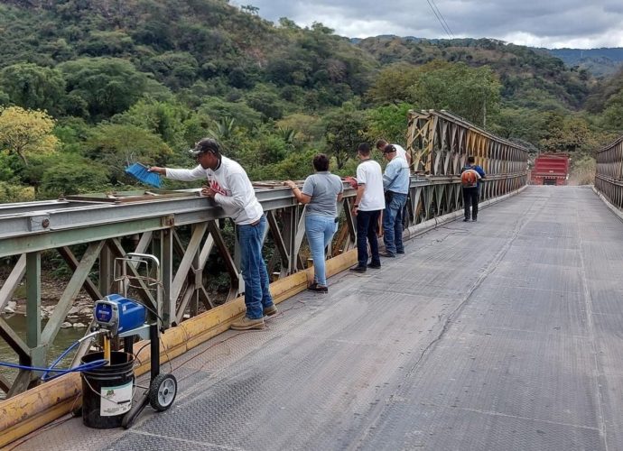 CIV remoza puente y beneficia a más de 60 mil personas en Baja Verapaz