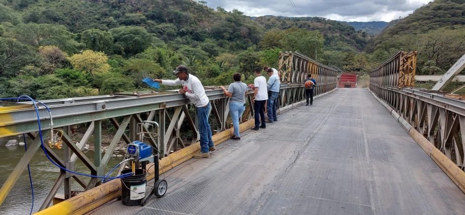 CIV remoza puente y beneficia a más de 60 mil personas en Baja Verapaz