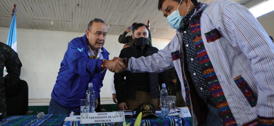 Presidente Alejandro Giammattei encabeza acuerdos logrados entre Nahualá y Santa Catarina Ixtahuacán