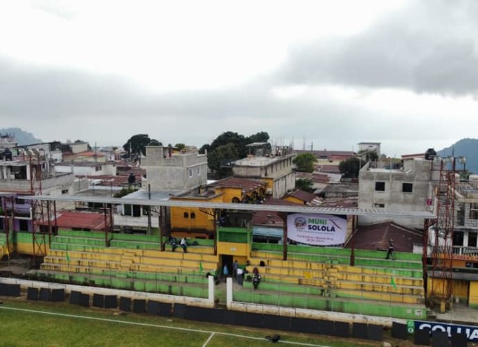 Joven sin vida a un costado del Estadio Municipal Xamba 94 en Sololá