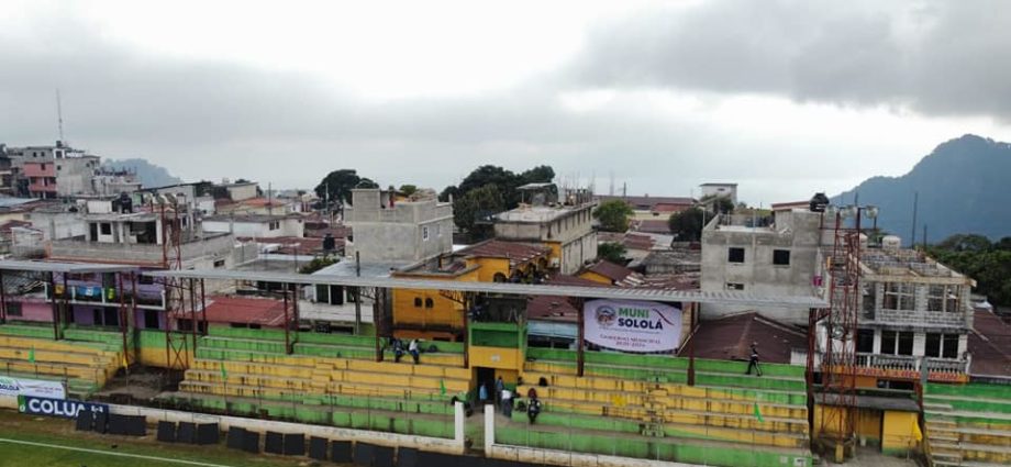 Joven sin vida a un costado del Estadio Municipal Xamba 94 en Sololá