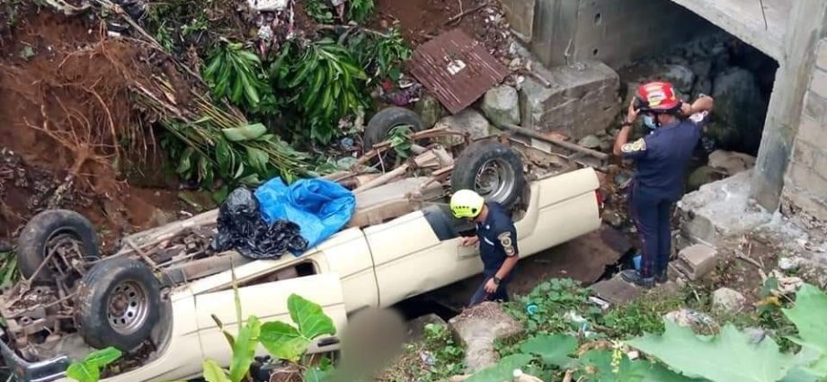 Vehículo cae en Hondonada en el Palmar Quetzaltenango