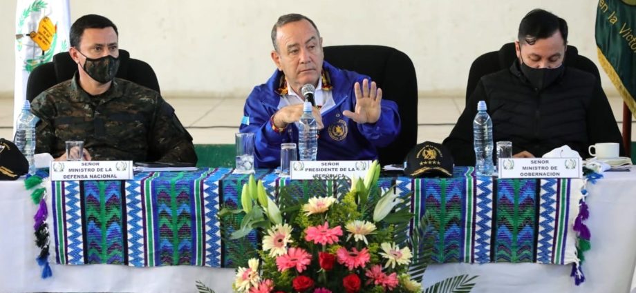 Presidente Giammattei lidera mesa de diálogo entre autoridades y líderes comunitarios de Nahualá y Santa Catarina Ixtahuacán, en Sololá