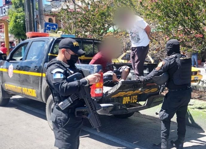 Capturan a presuntos responsables de hurto agravado y falsificación de documentos