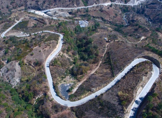 Presidente Giammattei inaugura tramo carretero entre Chimaltenango y Quiché
