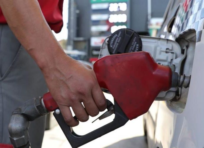 Publican ley de apoyo social temporal a los consumidores de diésel y gasolina regular