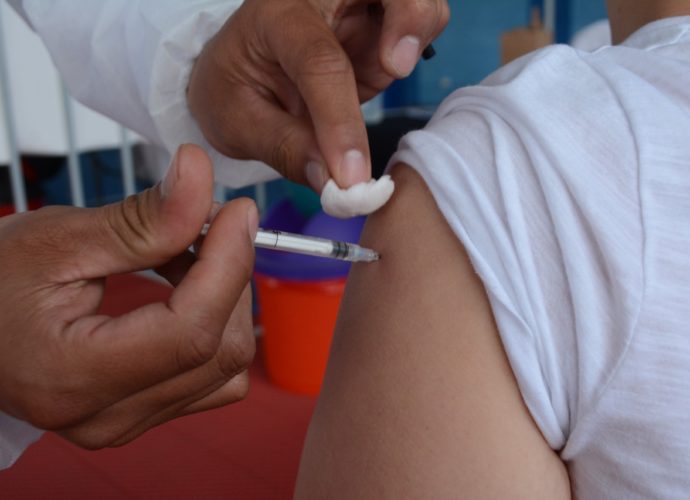 Población meta a vacunar contra COVID-19 alcanza el 54.19% con la primera dosis