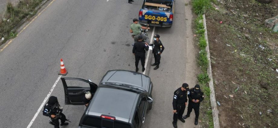37 presuntos pandilleros salvadoreños han sido detenido y expulsados por la PNC