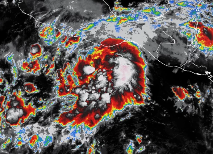 Agatha amenaza con convertirse en la primera tormenta tropical del Atlántico