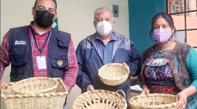 Mujeres de Baja Verapaz y Sololá mejorarán sus ingresos con apoyo del programa Beca Artesano