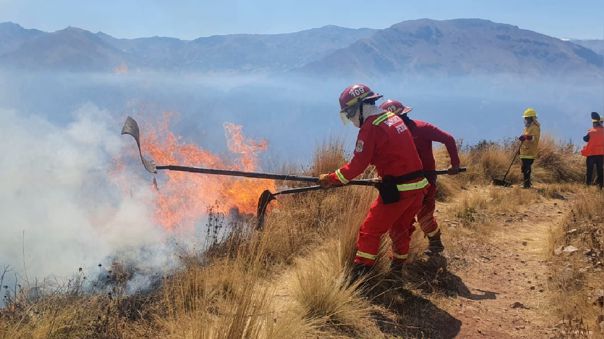Controlan más del 90 % de incendio forestal en cercanías a Machu Picchu