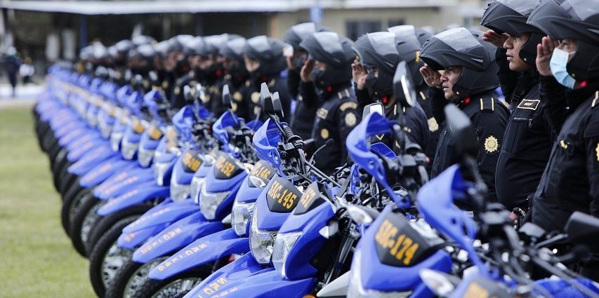 Presidente Giammattei entrega 350 motocicletas para el fortalecimiento de la PNC