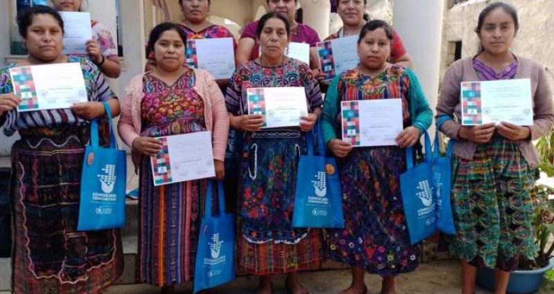 Acreditan como consejeras comunitarias a madres líderes de Patzún