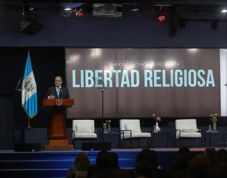 Cumbre aborda libertad religiosa como derecho fundamental