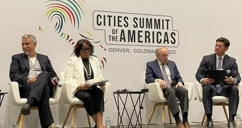 Cartera económica participa en Cities Summit of the Americas