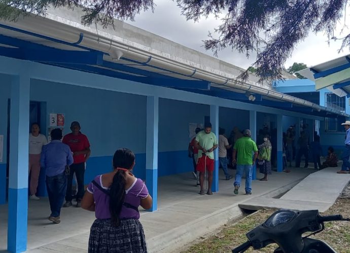 #Departamentales | Centro de votación en la Escuela Oficial Urbana Mixta Barrio el Reformador, Poptún, Petén, listo para recibir a los votantes.