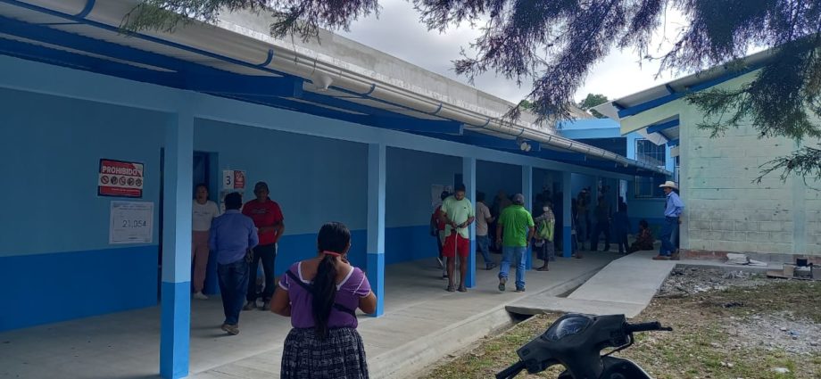#Departamentales | Centro de votación en la Escuela Oficial Urbana Mixta Barrio el Reformador, Poptún, Petén, listo para recibir a los votantes.