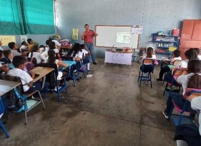 #Departamentales | Estudiantes de Usumatlán, Zacapa aprenden sobre la gestión integral de los residuos y desechos sólidos comunes
