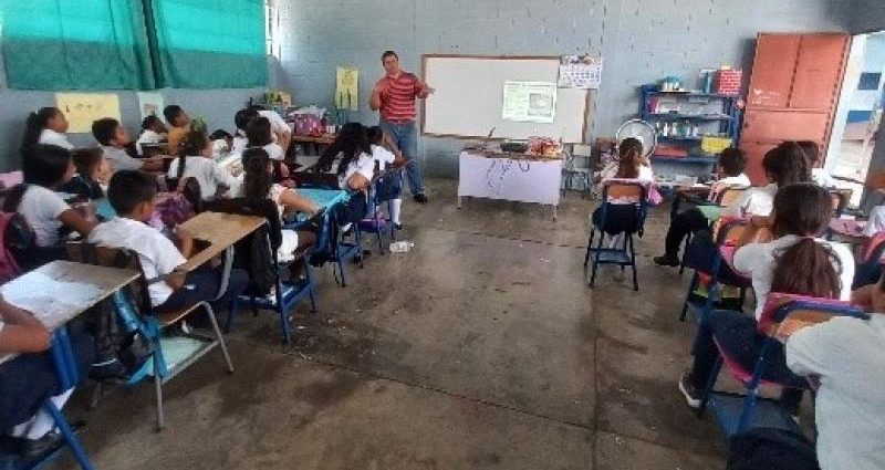 #Departamentales | Estudiantes de Usumatlán, Zacapa aprenden sobre la gestión integral de los residuos y desechos sólidos comunes