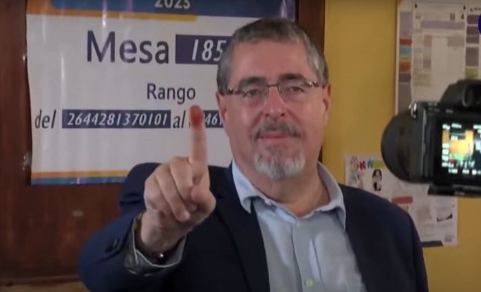 #ExpresionElectoral2023 | Candidato a la Presidencia por el Movimiento Semilla, Bernardo Arévalo, emitió su voto