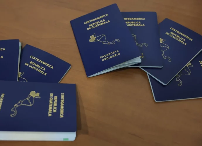 Garantizan emisión de pasaportes para guatemaltecos en EE. UU. y España