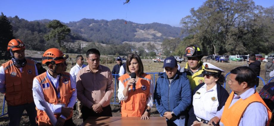 La vicepresidenta Herrera, visitó Quetzaltenango para reconocer las áreas afectadas por los incendios