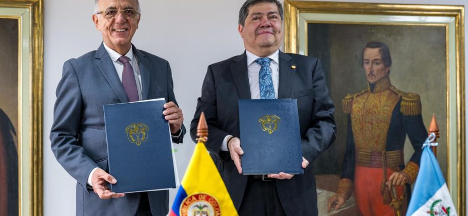 Colombia y Guatemala firman acuerdo de cooperación y seguridad