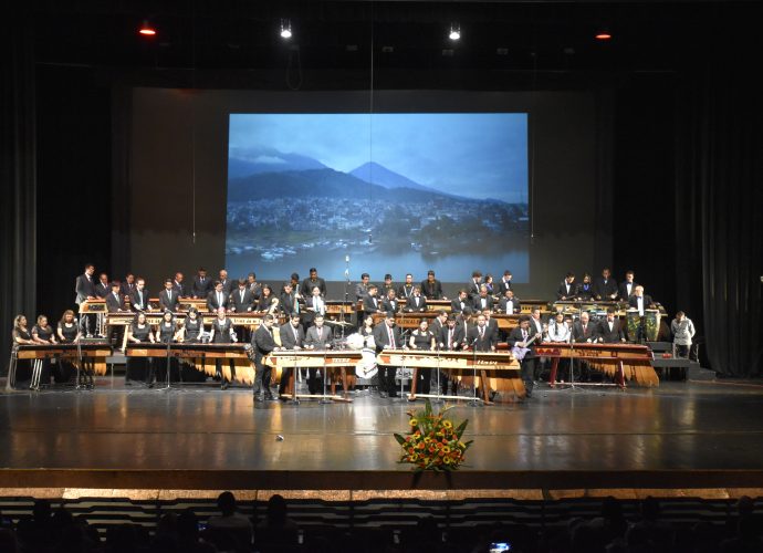 Chapínladia celebra 77 años con Ensamble de Marimbas