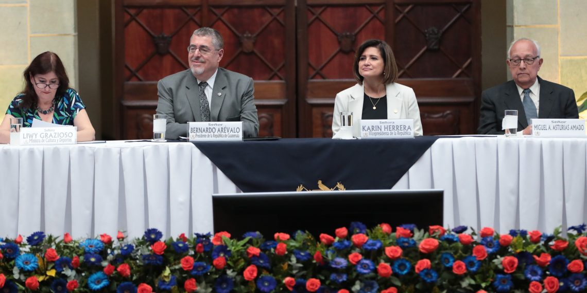 Los restos autor guatemalteco Miguel Ángel Asturias reposan en París desde hace 50 años.