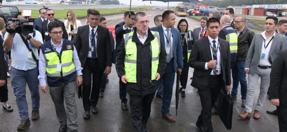 Presidente Arévalo explicó que el rescate del aeropuerto se concentrará en tres etapas